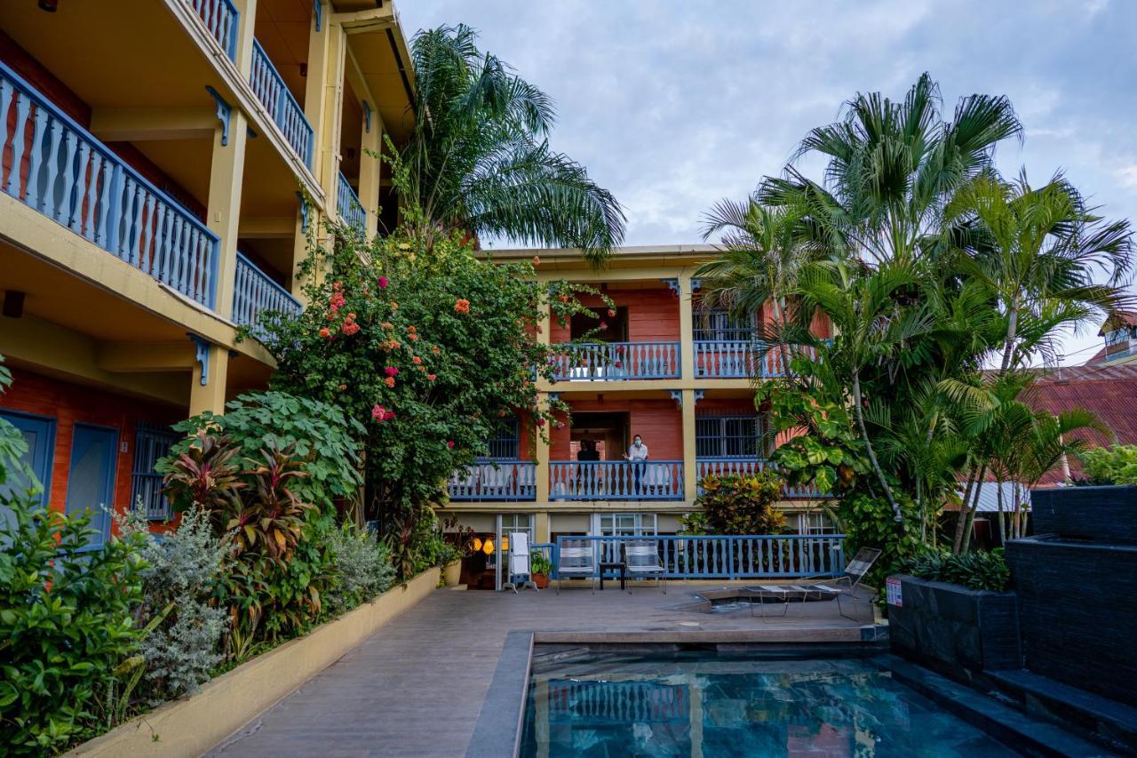 Hotel Casona De La Isla Флорес Экстерьер фото