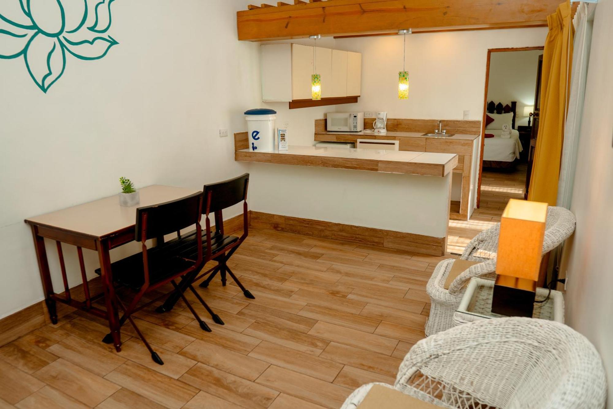 Hotel Casona De La Isla Флорес Экстерьер фото