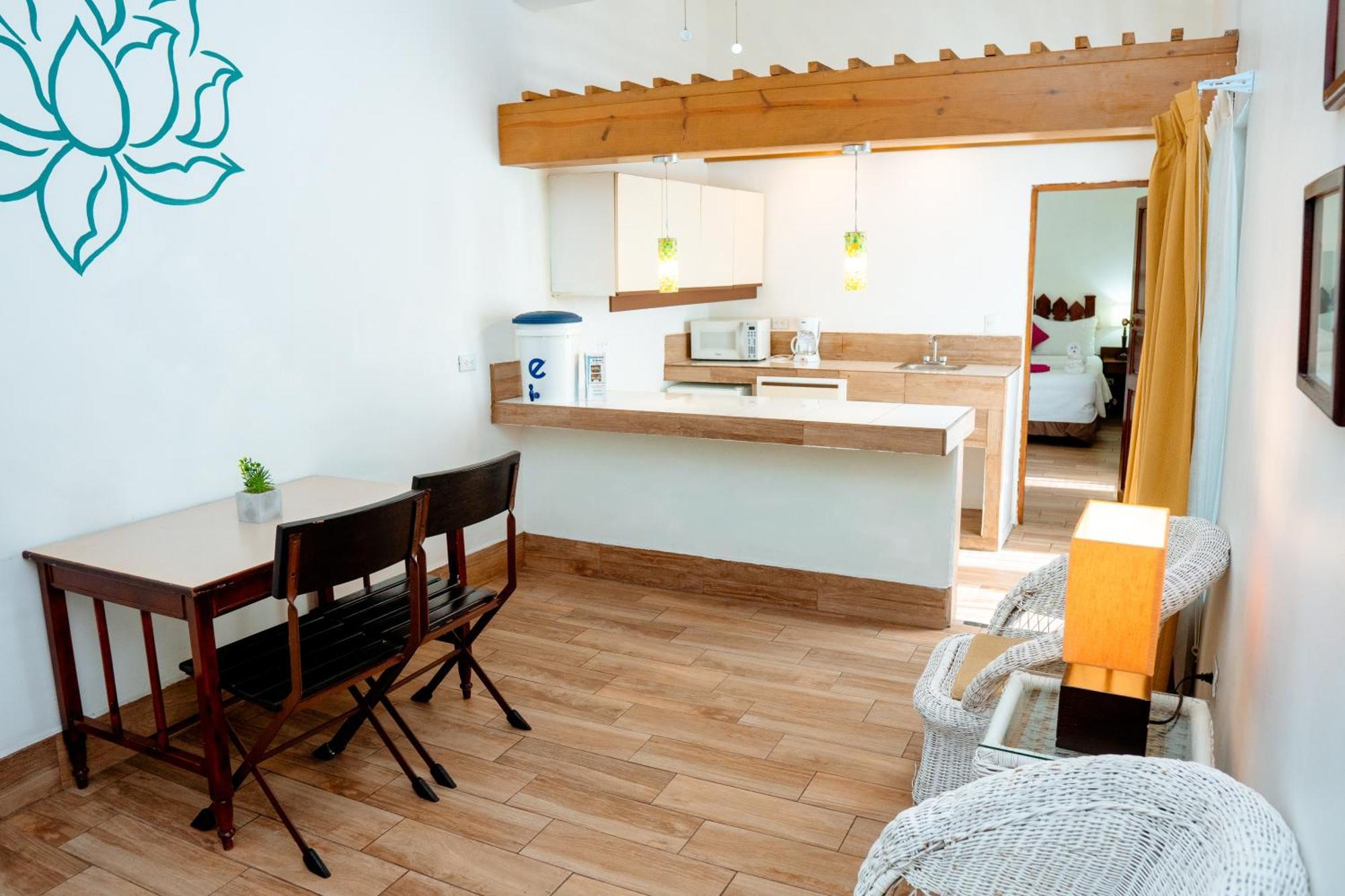 Hotel Casona De La Isla Флорес Экстерьер фото